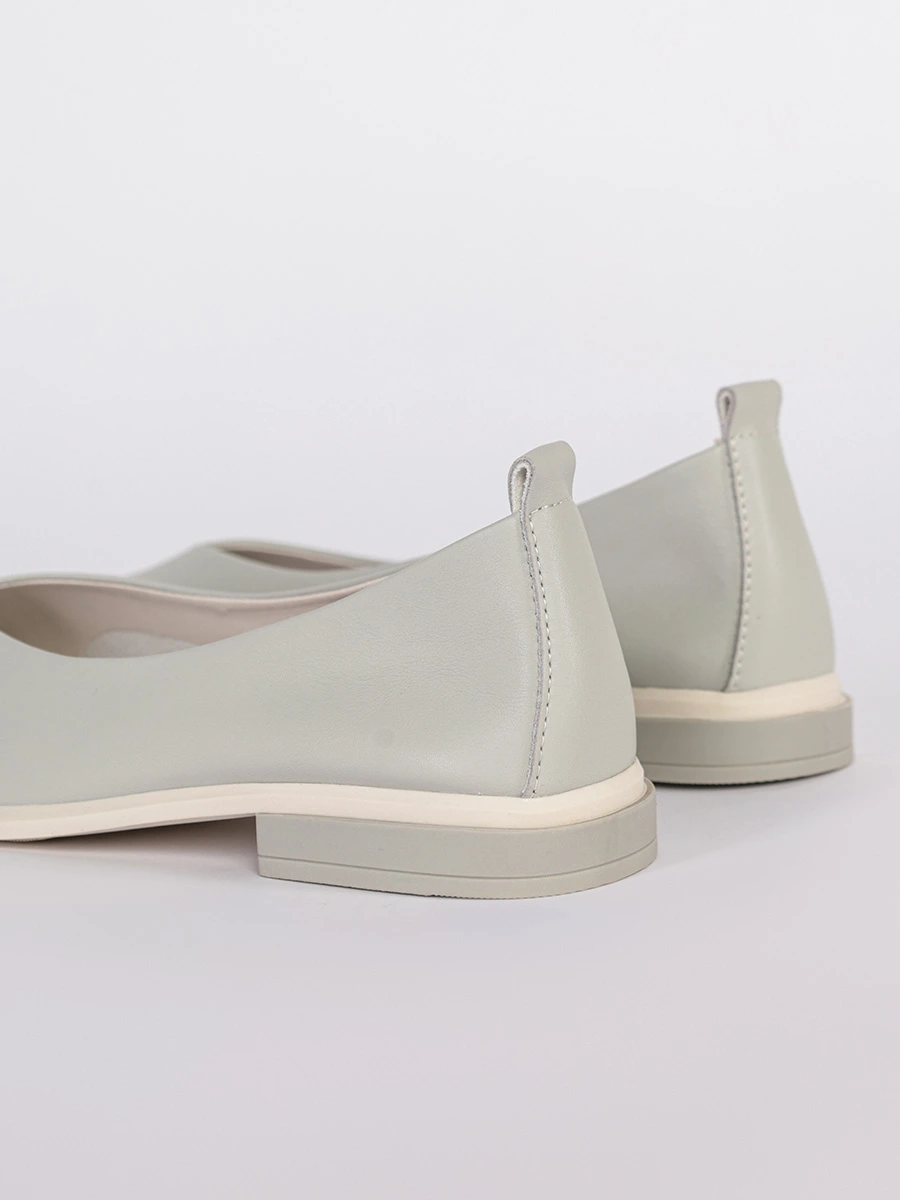 Туфли-лодочки серого цвета на венском каблуке